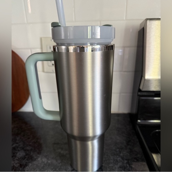 Stanley The Quencher H2.0 Flowstate 40oz Tumbler in Stainless Steel Shale - Picture 3 of 5